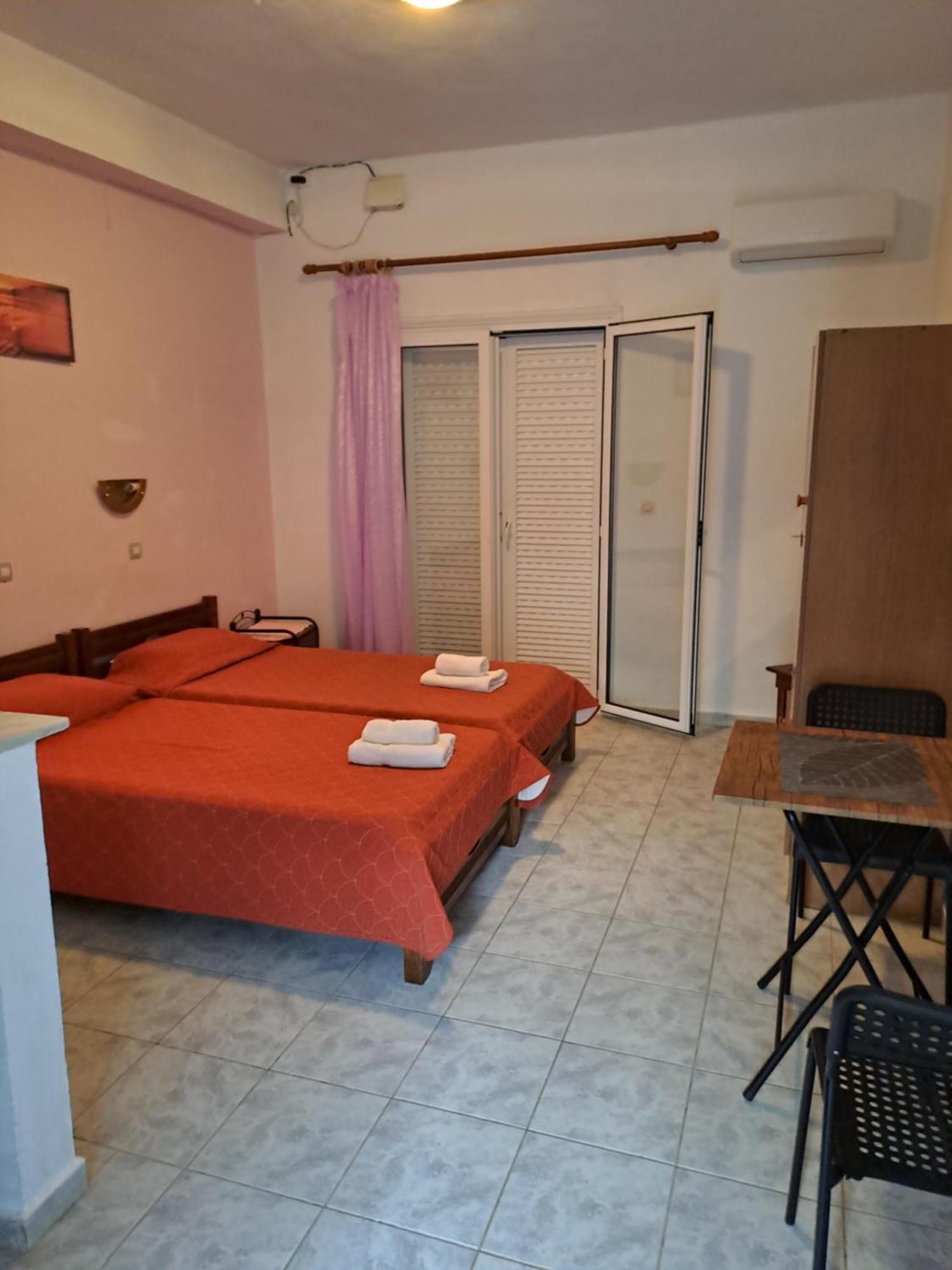 Tony'S Apartments Agios Georgios  Eksteriør billede