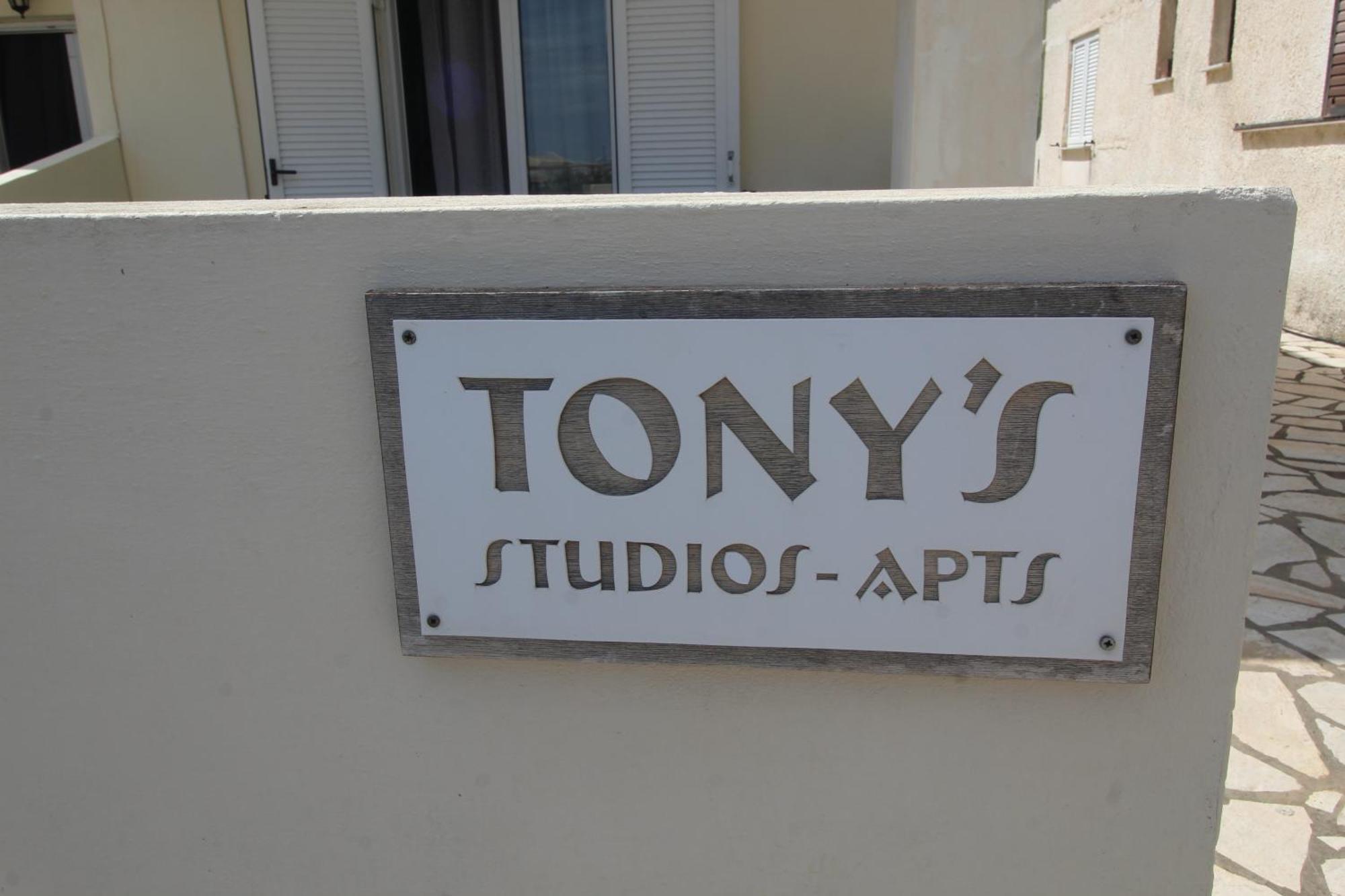 Tony'S Apartments Agios Georgios  Eksteriør billede