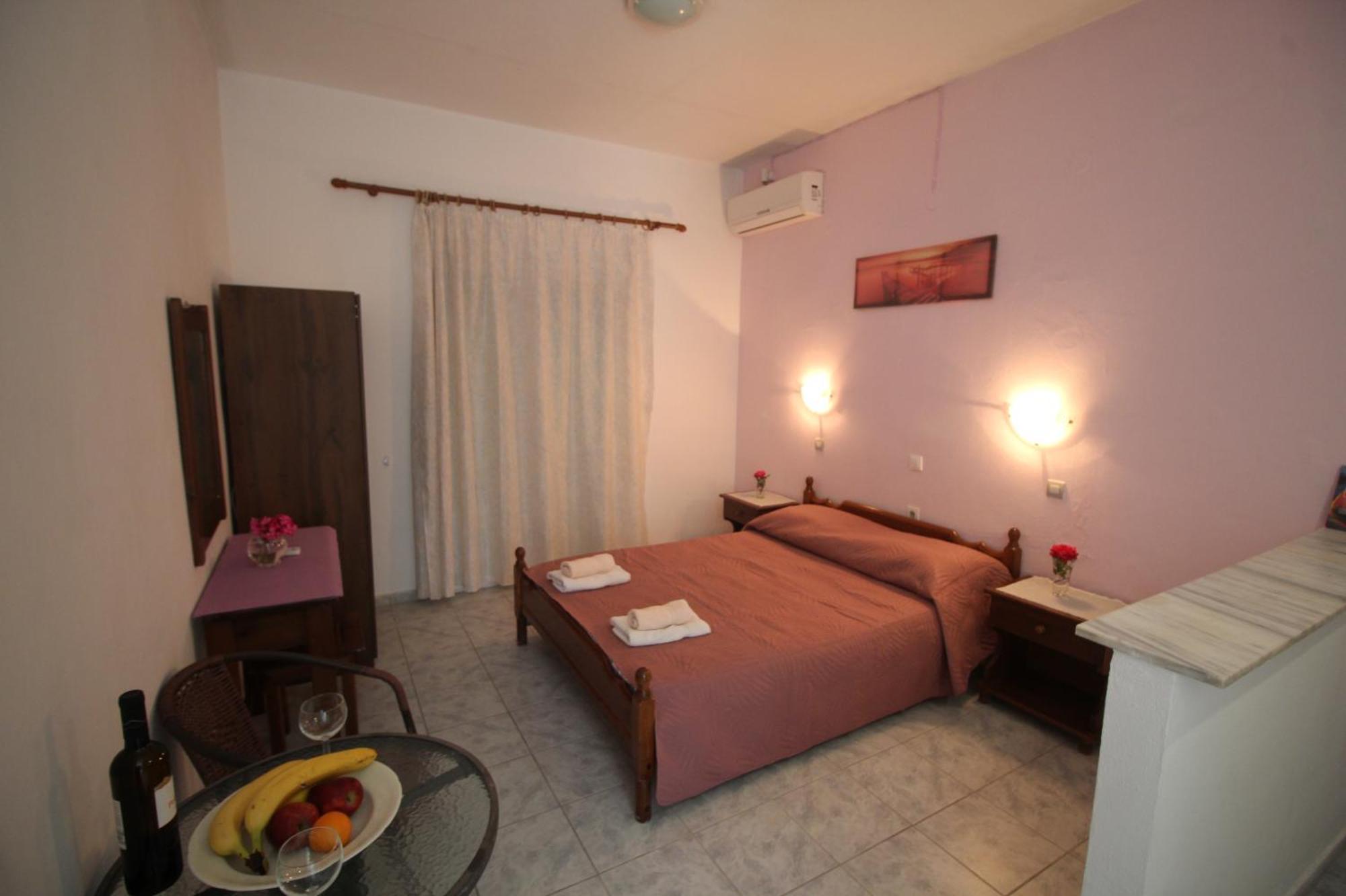 Tony'S Apartments Agios Georgios  Eksteriør billede