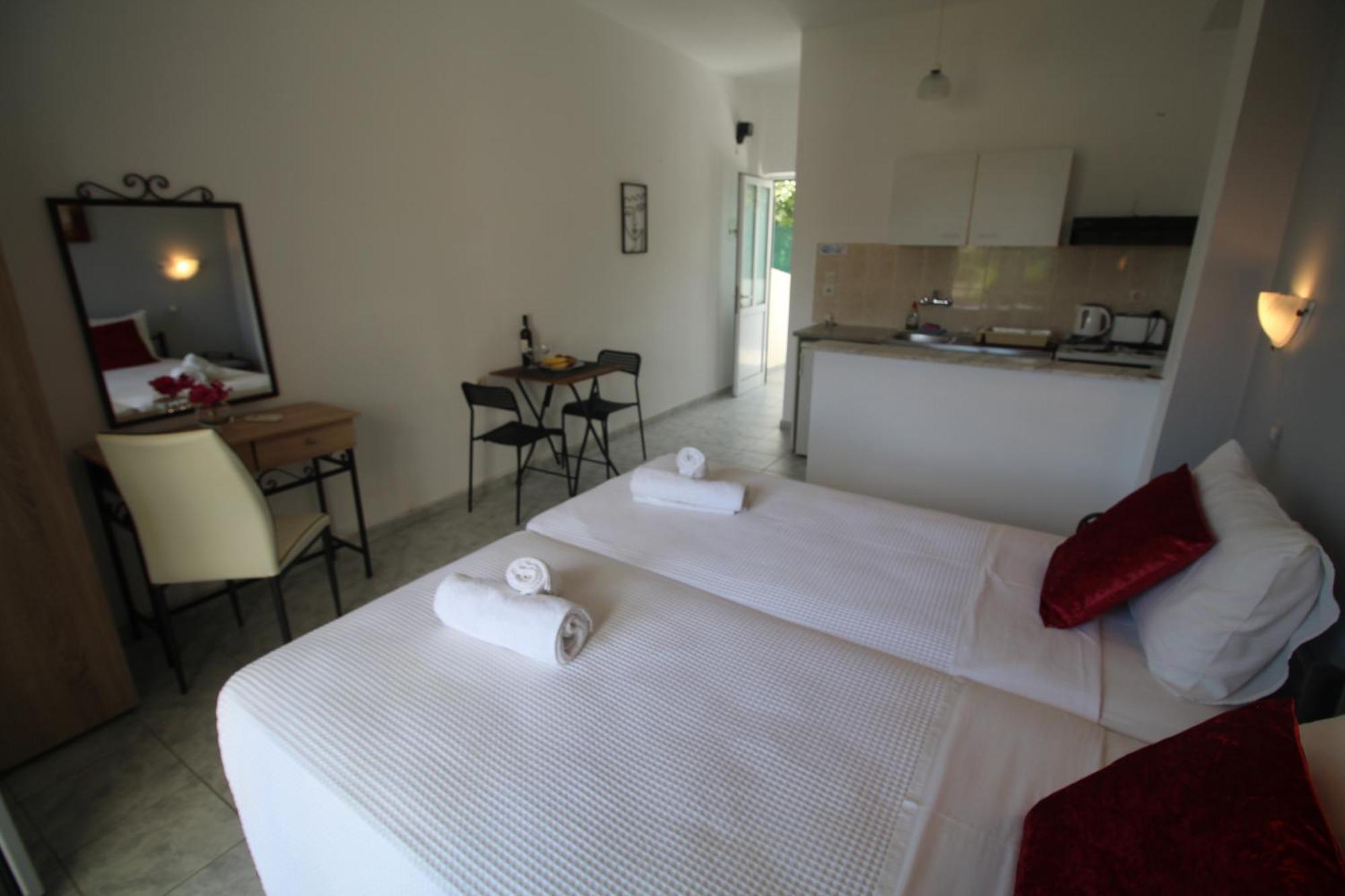 Tony'S Apartments Agios Georgios  Eksteriør billede