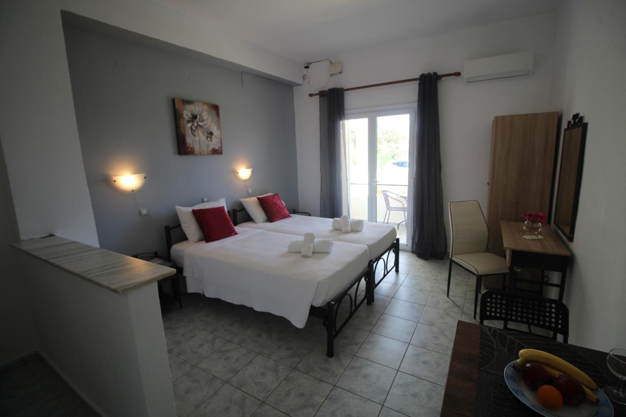 Tony'S Apartments Agios Georgios  Eksteriør billede