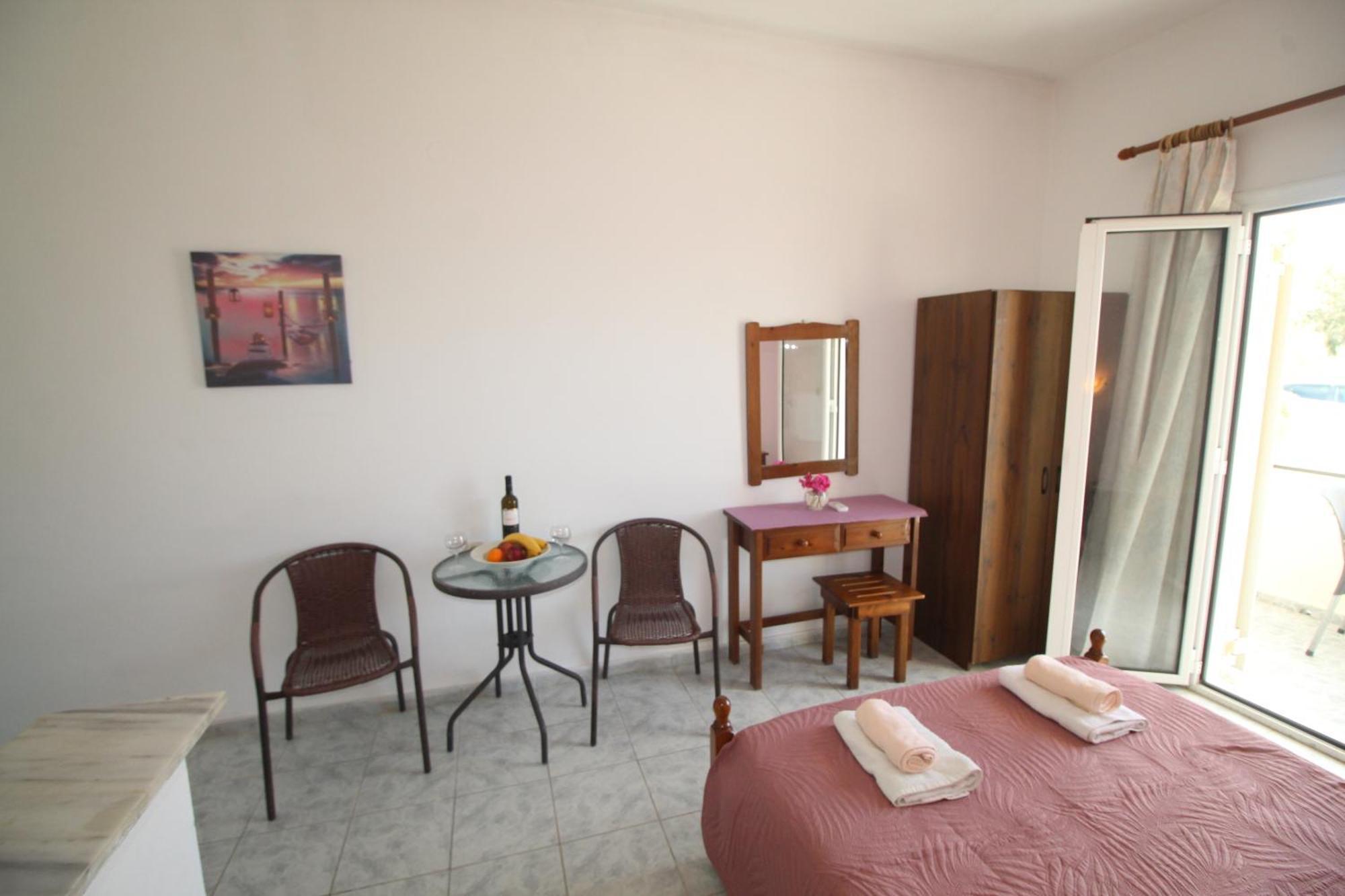 Tony'S Apartments Agios Georgios  Eksteriør billede